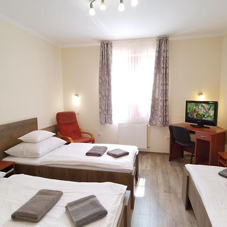 Bed and Breakfast Kamilla Panzió és Rendezvényház à Balmazújváros Extérieur photo
