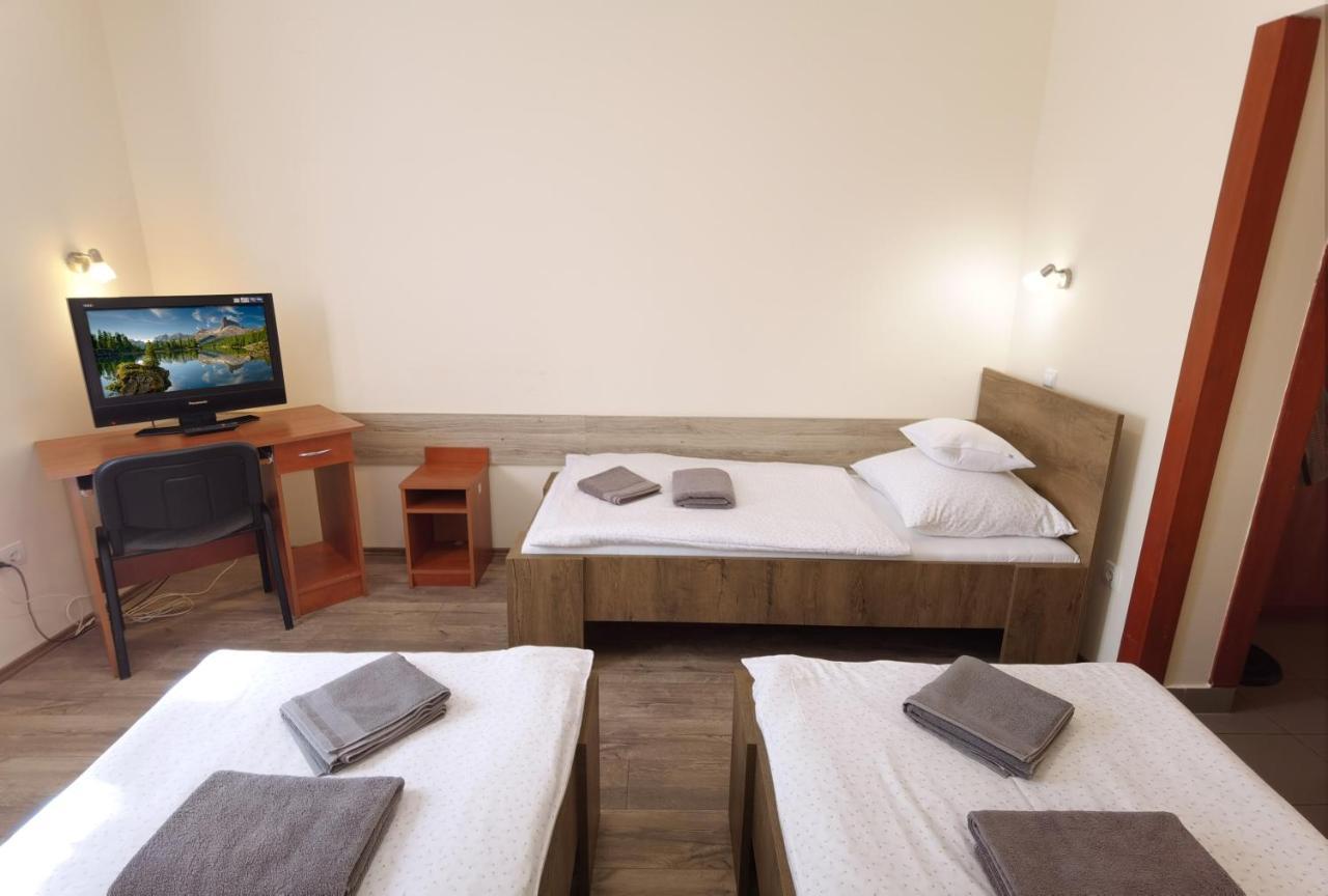 Bed and Breakfast Kamilla Panzió és Rendezvényház à Balmazújváros Extérieur photo