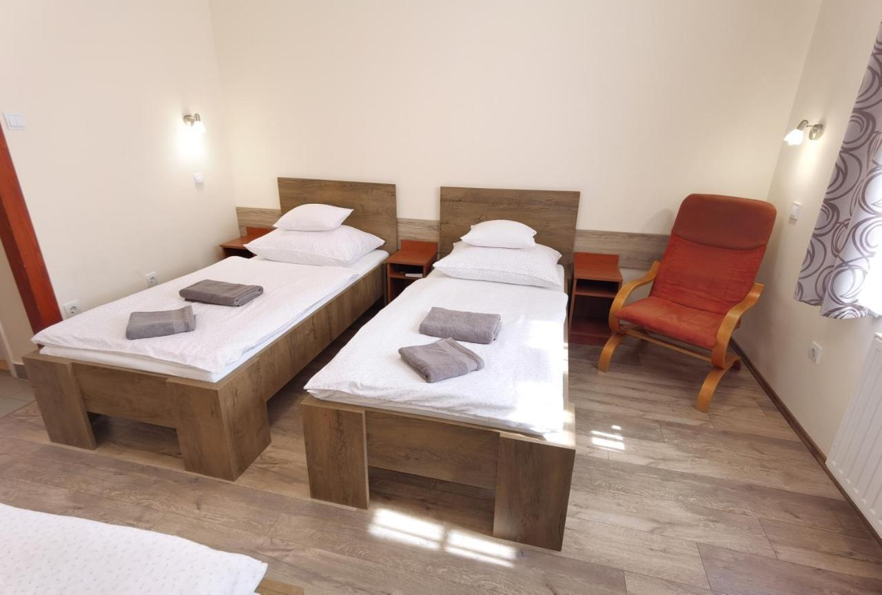 Bed and Breakfast Kamilla Panzió és Rendezvényház à Balmazújváros Extérieur photo