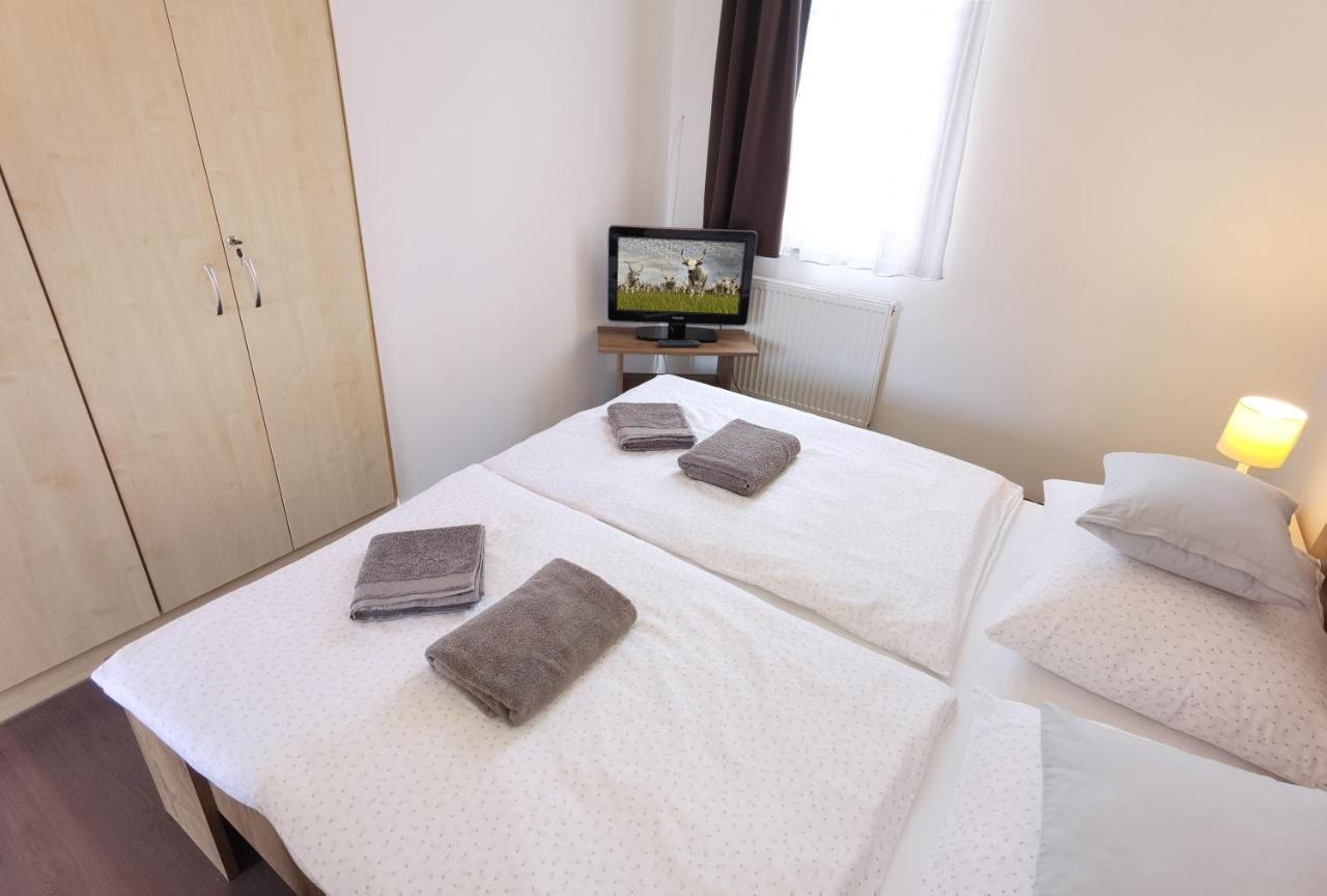 Bed and Breakfast Kamilla Panzió és Rendezvényház à Balmazújváros Extérieur photo