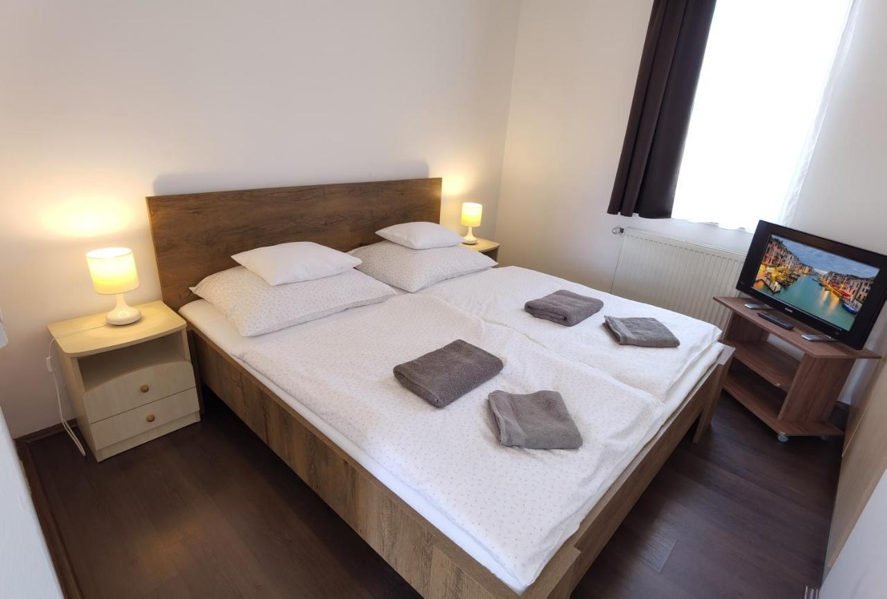 Bed and Breakfast Kamilla Panzió és Rendezvényház à Balmazújváros Extérieur photo