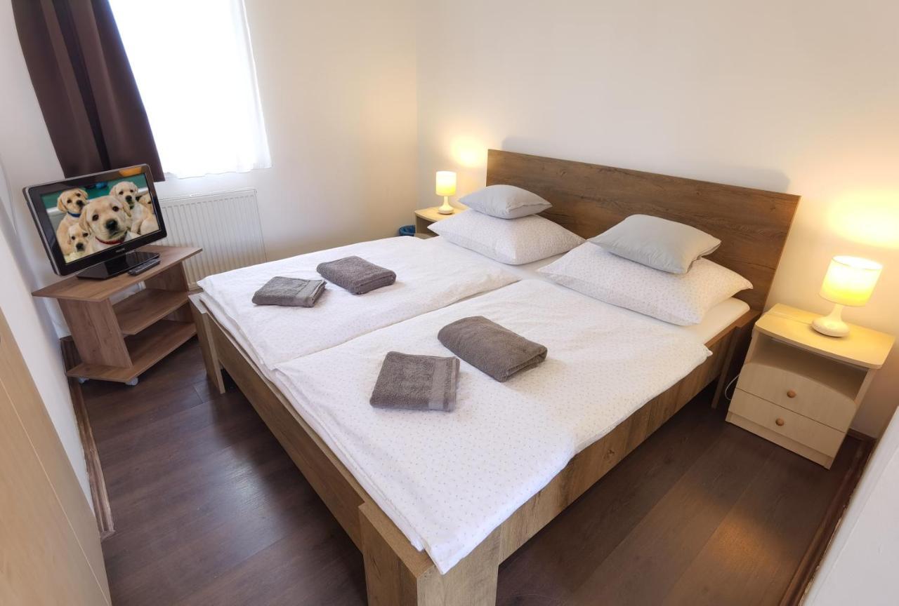 Bed and Breakfast Kamilla Panzió és Rendezvényház à Balmazújváros Extérieur photo